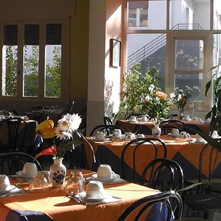 Hotel Villa Lorena Rimini Zewnętrze zdjęcie