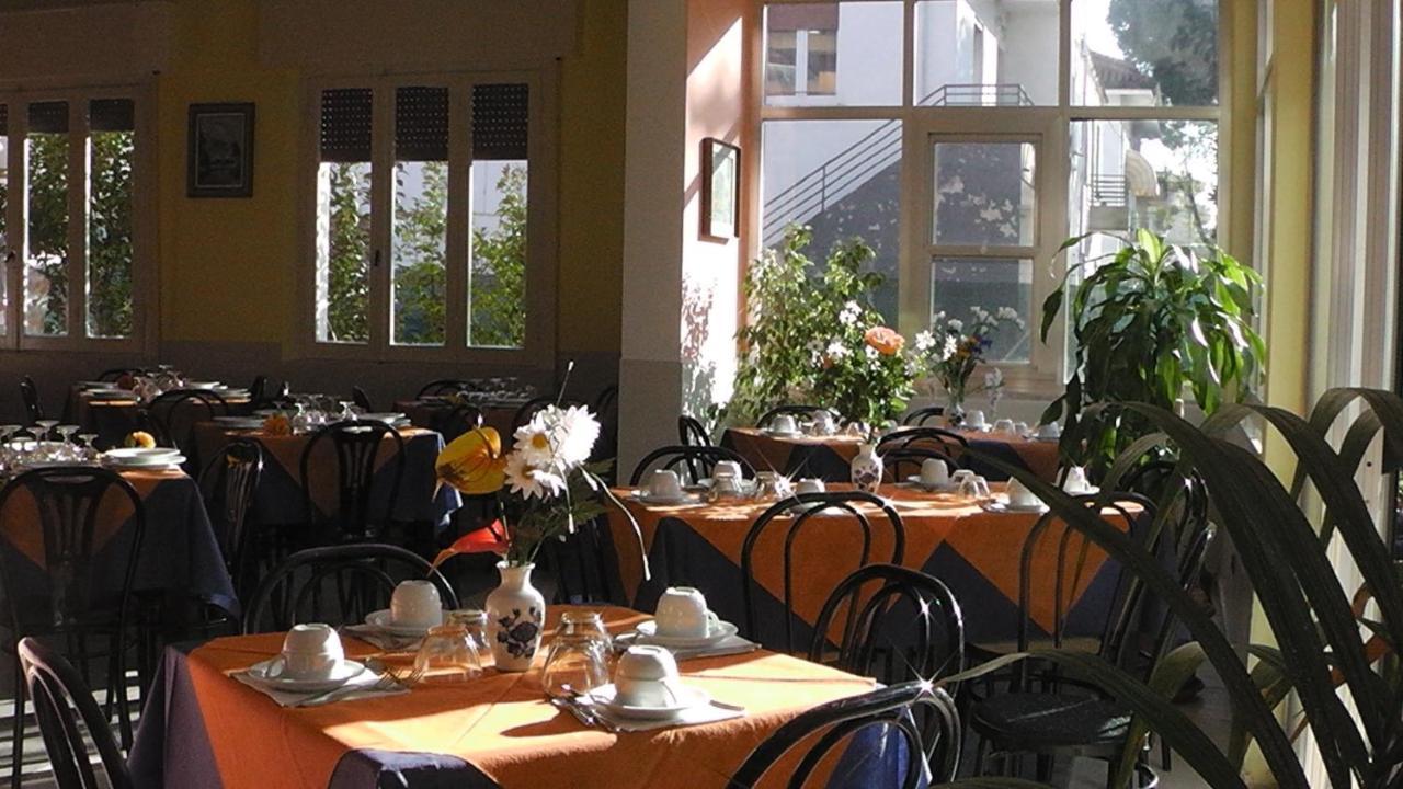 Hotel Villa Lorena Rimini Zewnętrze zdjęcie