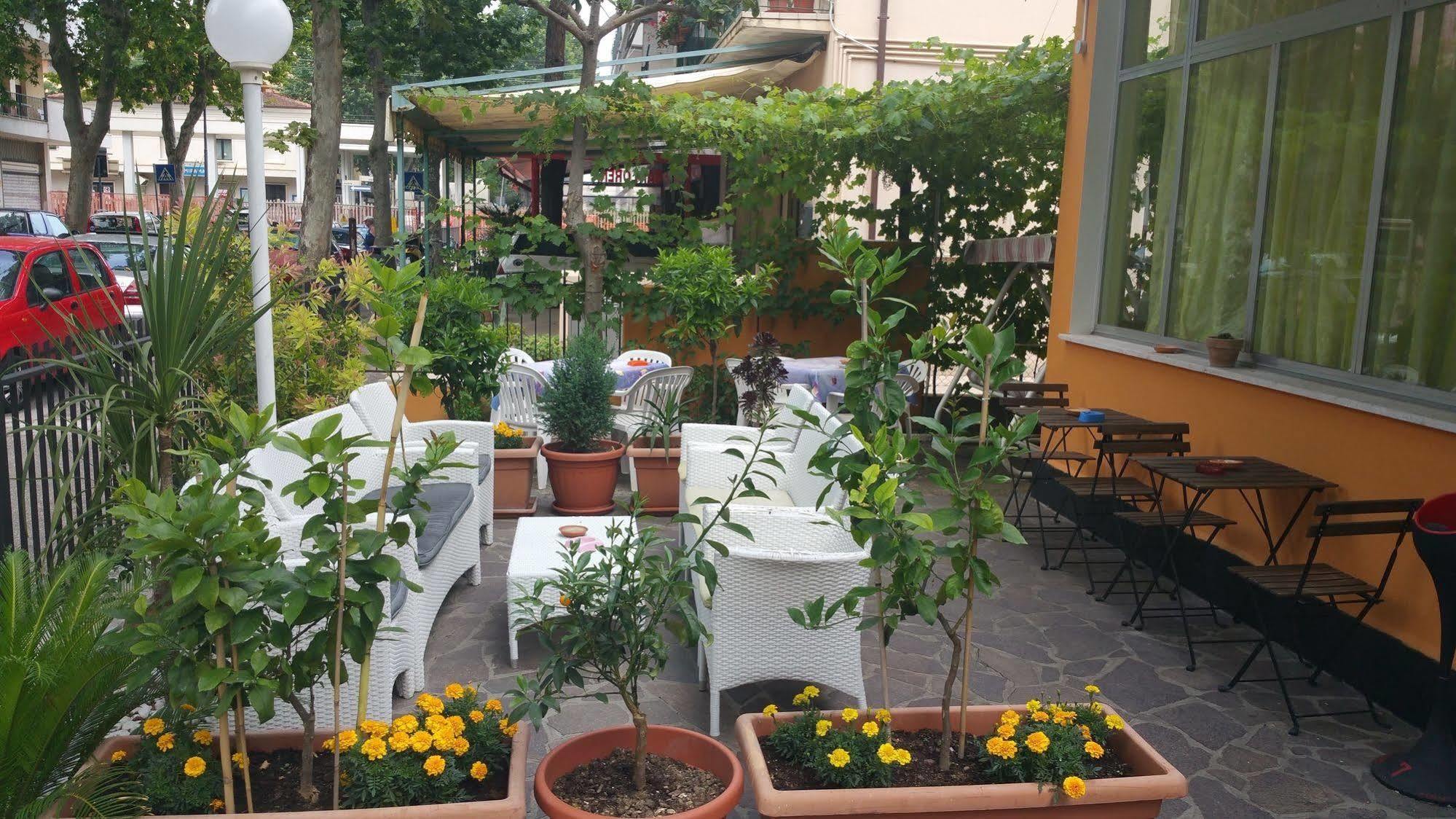 Hotel Villa Lorena Rimini Zewnętrze zdjęcie
